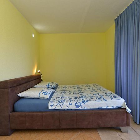 Apartments Milica 56 พูลา ภายนอก รูปภาพ