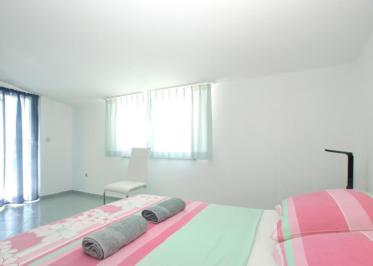 Apartments Milica 56 พูลา ภายนอก รูปภาพ