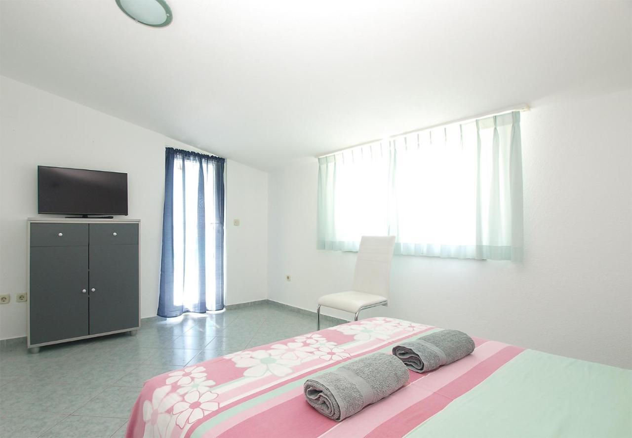 Apartments Milica 56 พูลา ภายนอก รูปภาพ
