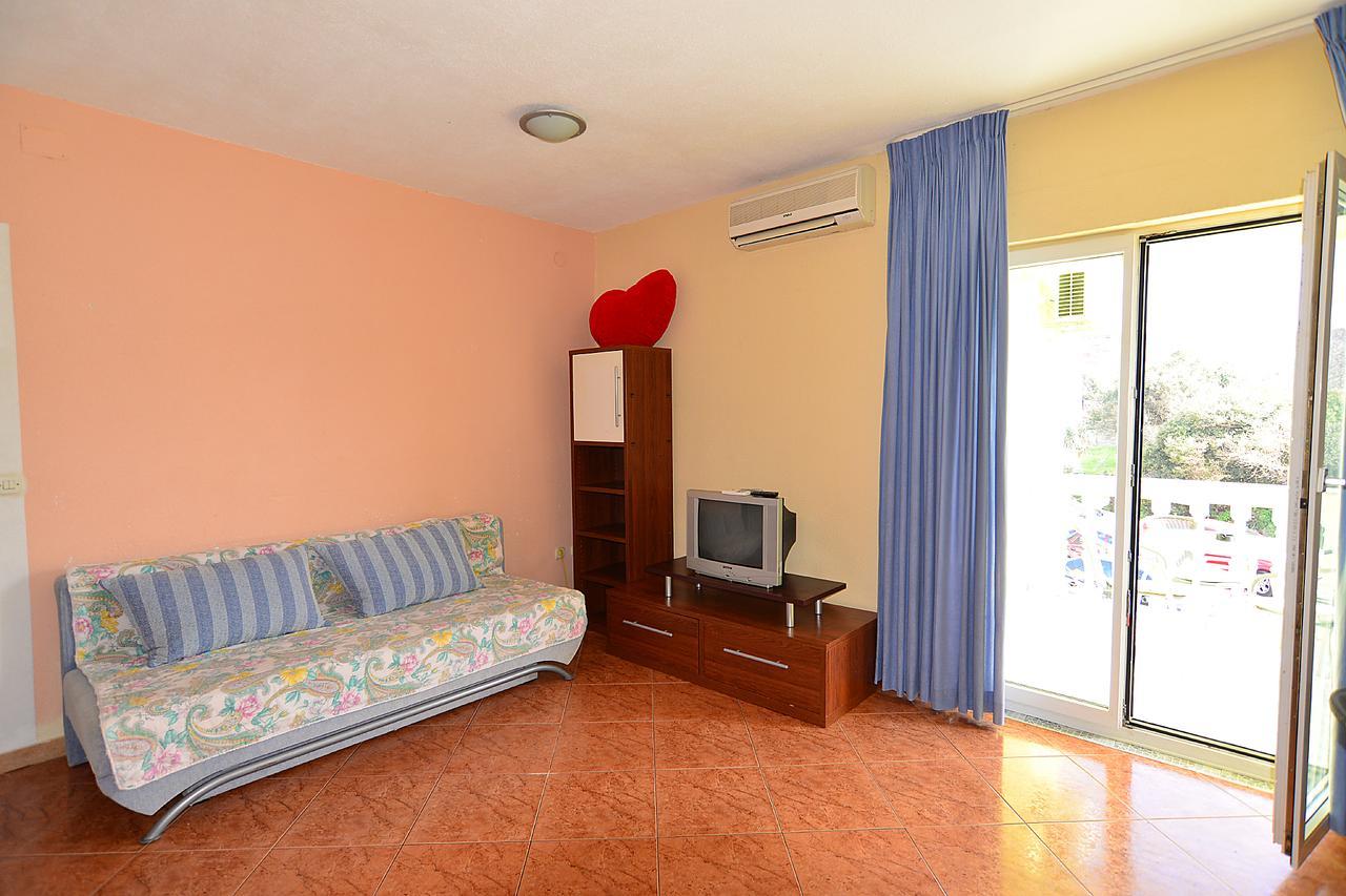 Apartments Milica 56 พูลา ภายนอก รูปภาพ