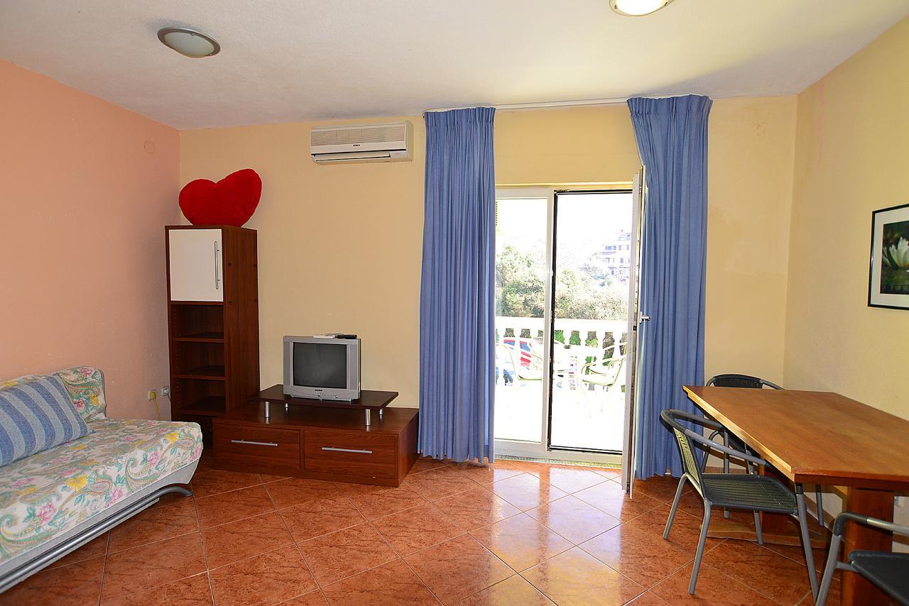 Apartments Milica 56 พูลา ภายนอก รูปภาพ