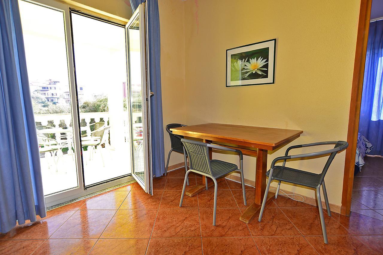 Apartments Milica 56 พูลา ภายนอก รูปภาพ