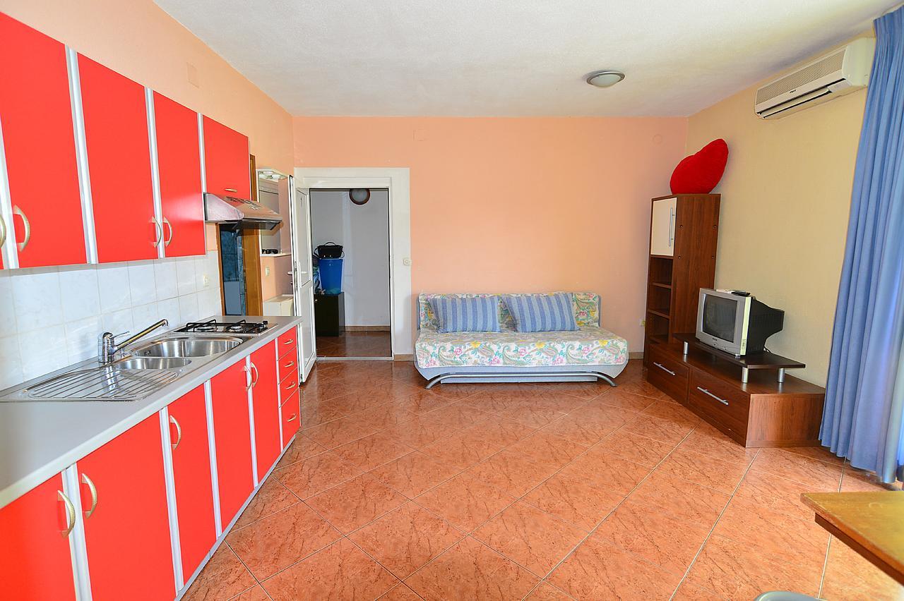 Apartments Milica 56 พูลา ภายนอก รูปภาพ