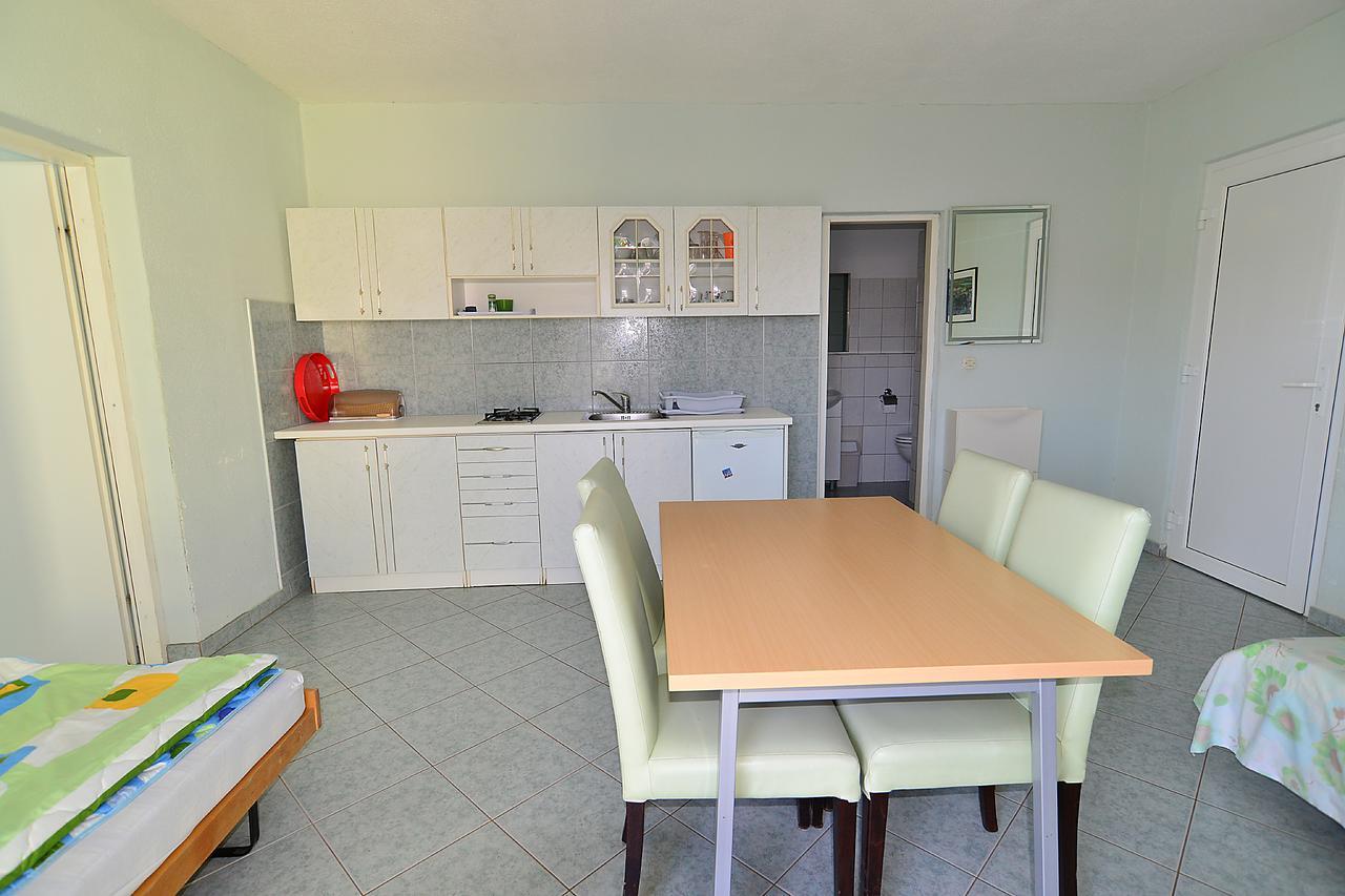 Apartments Milica 56 พูลา ภายนอก รูปภาพ